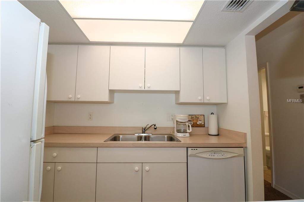 9 QUAILS RUN BOULEVARD, ENGLEWOOD, Florida 34223, 1 Bedroom Bedrooms, 5 Rooms Rooms,1 BathroomBathrooms,Residential,For sale,QUAILS RUN,D5922826