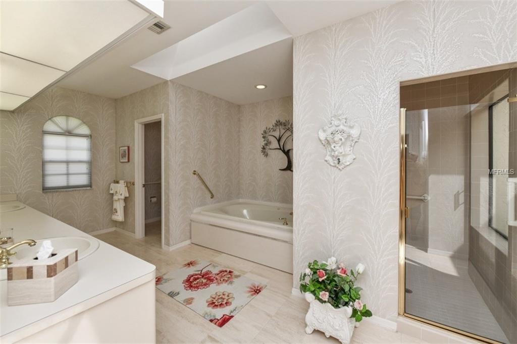 7410 PEARLBUSH LANE, SARASOTA, Florida 34241, 3 Bedrooms Bedrooms, 11 Rooms Rooms,3 BathroomsBathrooms,Residential,For sale,PEARLBUSH,A4199029