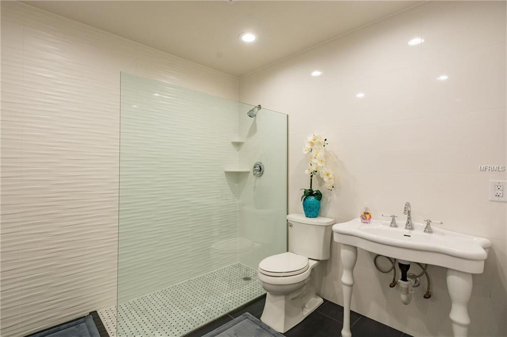 2320 51ST AVENUE E, BRADENTON, Florida 34203, 3 Bedrooms Bedrooms, 7 Rooms Rooms,2 BathroomsBathrooms,Residential,For sale,51ST,A4204581