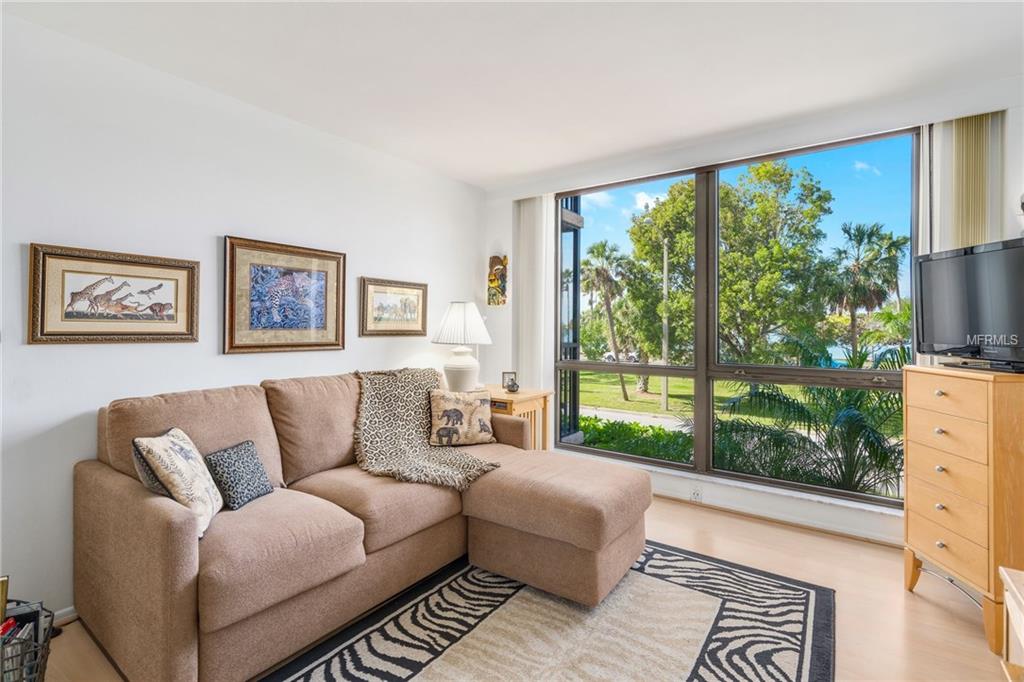 707 S GULFSTREAM AVENUE, SARASOTA, Florida 34236, 2 Bedrooms Bedrooms, 5 Rooms Rooms,2 BathroomsBathrooms,Residential,For sale,GULFSTREAM,A4208256