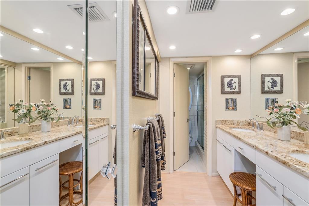 707 S GULFSTREAM AVENUE, SARASOTA, Florida 34236, 2 Bedrooms Bedrooms, 5 Rooms Rooms,2 BathroomsBathrooms,Residential,For sale,GULFSTREAM,A4208256