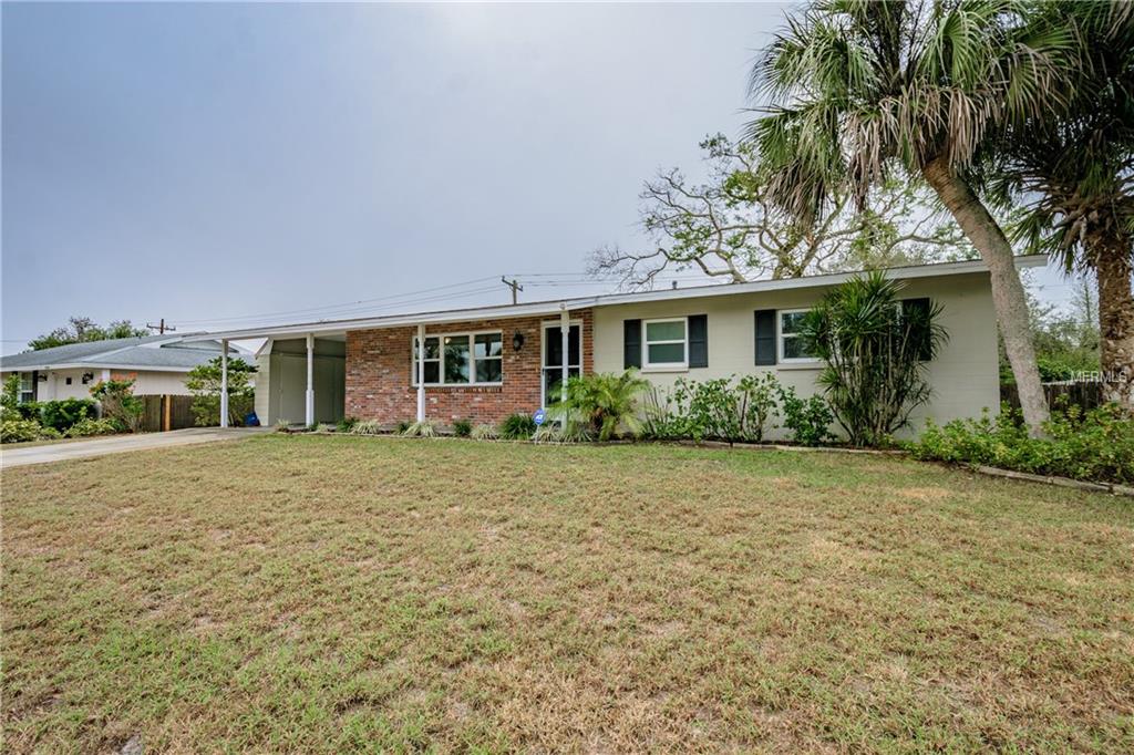 2640 REGATTA DRIVE, SARASOTA, Florida 34231, 2 Bedrooms Bedrooms, 8 Rooms Rooms,2 BathroomsBathrooms,Residential,For sale,REGATTA,A4208611