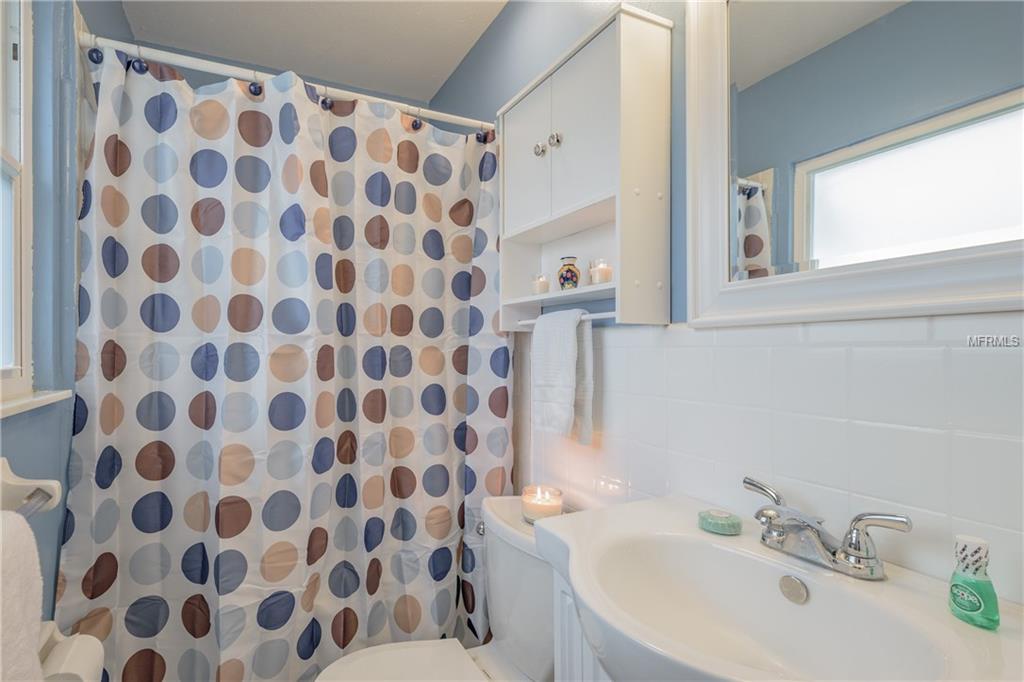 2640 REGATTA DRIVE, SARASOTA, Florida 34231, 2 Bedrooms Bedrooms, 8 Rooms Rooms,2 BathroomsBathrooms,Residential,For sale,REGATTA,A4208611