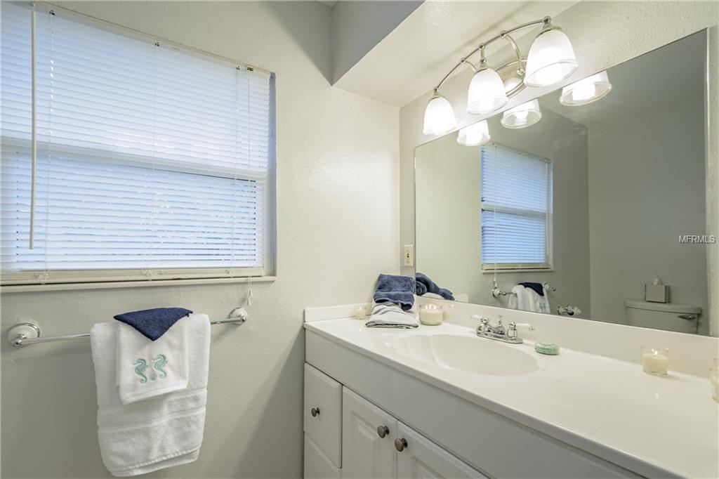 2640 REGATTA DRIVE, SARASOTA, Florida 34231, 2 Bedrooms Bedrooms, 8 Rooms Rooms,2 BathroomsBathrooms,Residential,For sale,REGATTA,A4208611