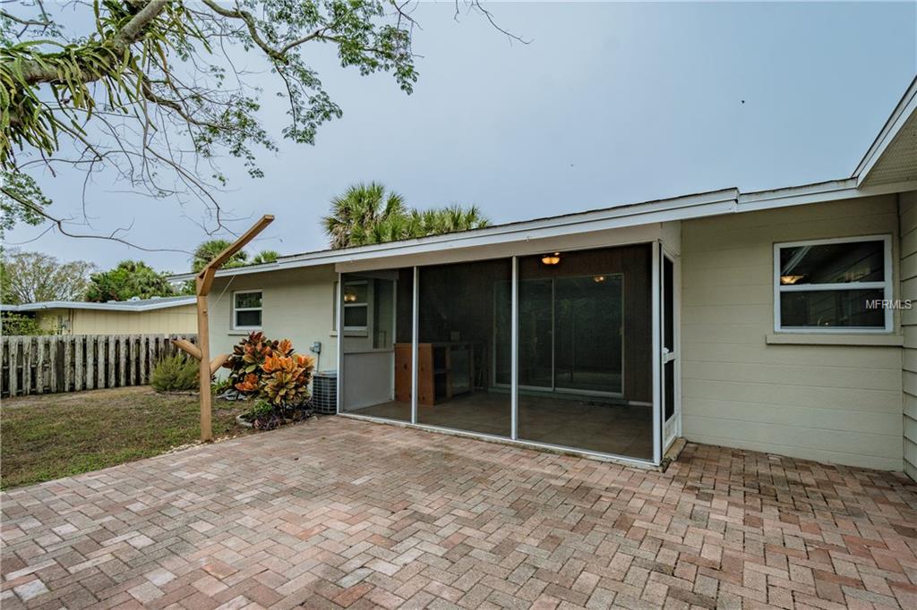 2640 REGATTA DRIVE, SARASOTA, Florida 34231, 2 Bedrooms Bedrooms, 8 Rooms Rooms,2 BathroomsBathrooms,Residential,For sale,REGATTA,A4208611