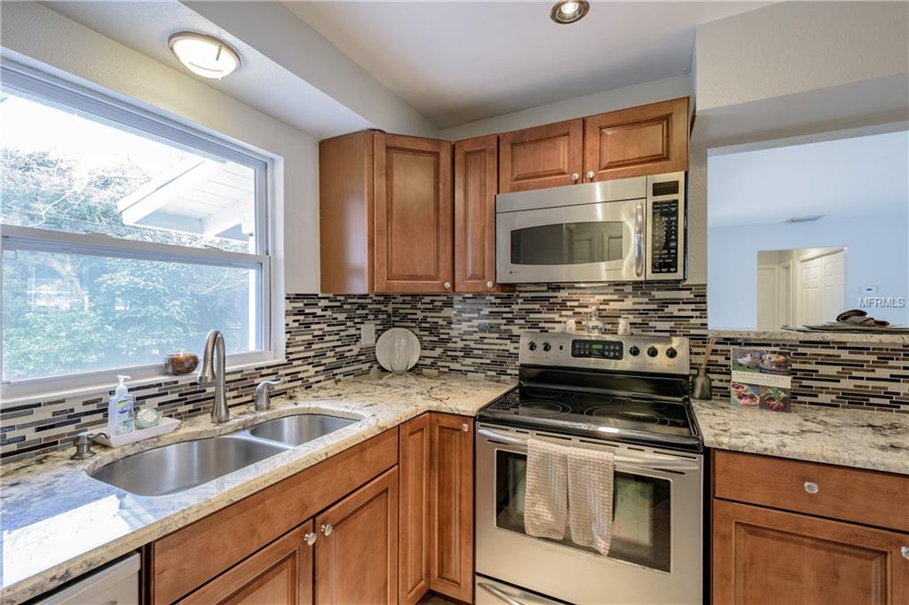 2640 REGATTA DRIVE, SARASOTA, Florida 34231, 2 Bedrooms Bedrooms, 8 Rooms Rooms,2 BathroomsBathrooms,Residential,For sale,REGATTA,A4208611