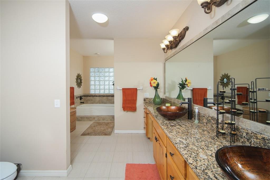 6136 9TH AVENUE CIRCLE NE, BRADENTON, Florida 34212, 5 Bedrooms Bedrooms, 9 Rooms Rooms,3 BathroomsBathrooms,Residential,For sale,9TH AVENUE,A4209208