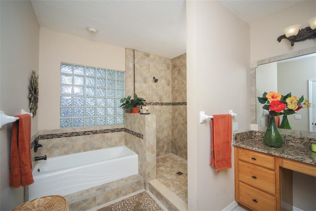 6136 9TH AVENUE CIRCLE NE, BRADENTON, Florida 34212, 5 Bedrooms Bedrooms, 9 Rooms Rooms,3 BathroomsBathrooms,Residential,For sale,9TH AVENUE,A4209208