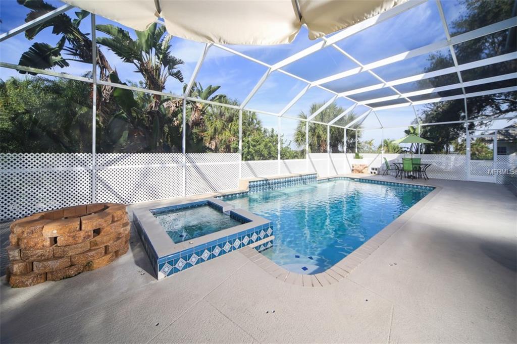 6136 9TH AVENUE CIRCLE NE, BRADENTON, Florida 34212, 5 Bedrooms Bedrooms, 9 Rooms Rooms,3 BathroomsBathrooms,Residential,For sale,9TH AVENUE,A4209208