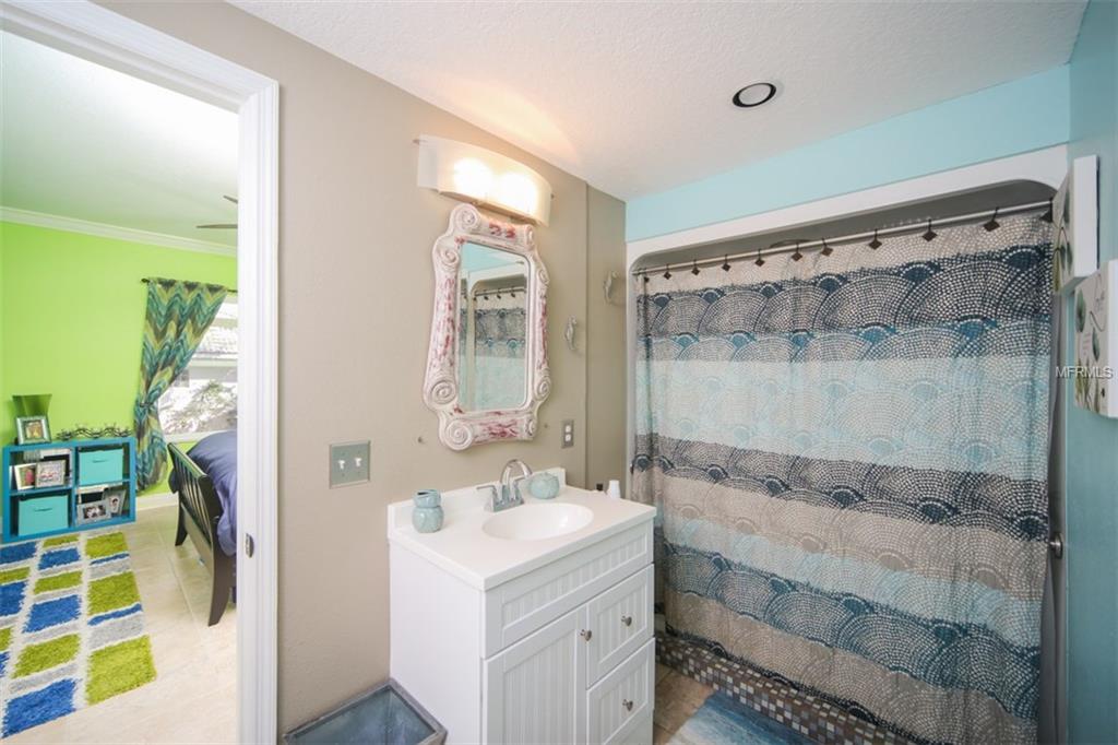 6136 9TH AVENUE CIRCLE NE, BRADENTON, Florida 34212, 5 Bedrooms Bedrooms, 9 Rooms Rooms,3 BathroomsBathrooms,Residential,For sale,9TH AVENUE,A4209208