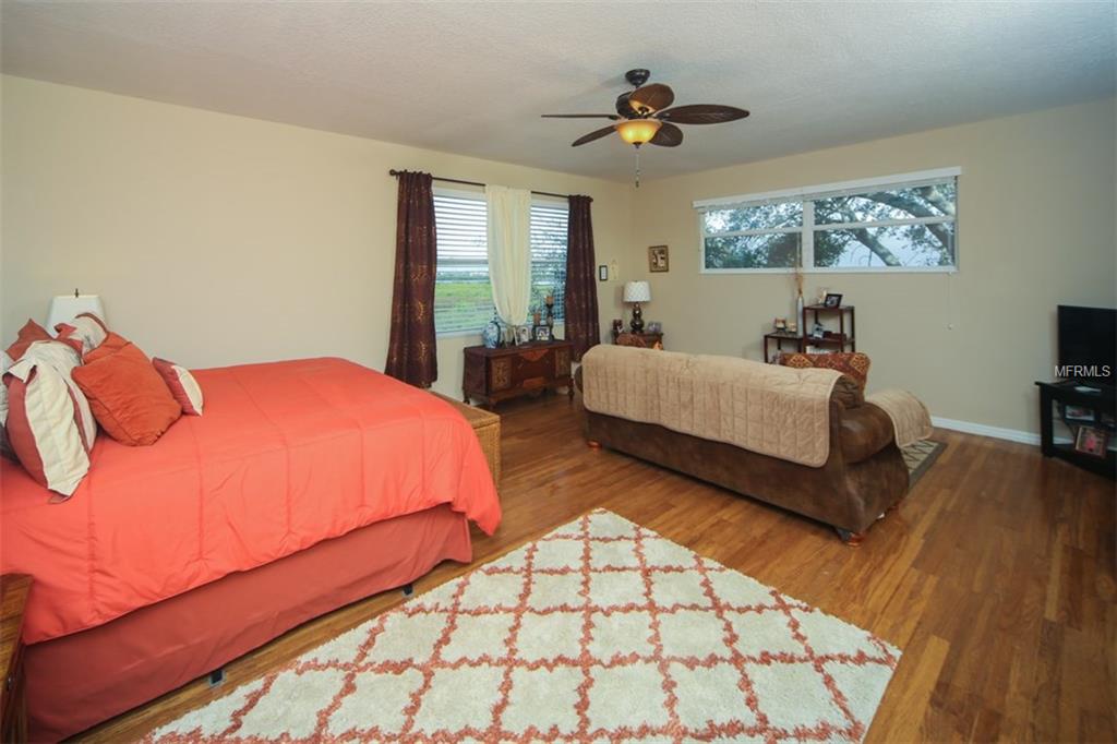 6136 9TH AVENUE CIRCLE NE, BRADENTON, Florida 34212, 5 Bedrooms Bedrooms, 9 Rooms Rooms,3 BathroomsBathrooms,Residential,For sale,9TH AVENUE,A4209208