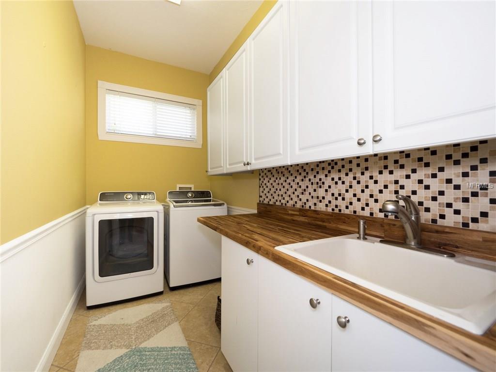 6915 CUMBERLAND TERRACE, UNIVERSITY PARK, Florida 34201, 4 Bedrooms Bedrooms, 8 Rooms Rooms,3 BathroomsBathrooms,Residential,For sale,CUMBERLAND,A4194368