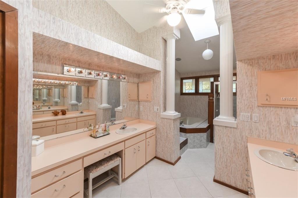 4828 GREYMOSS LANE, SARASOTA, Florida 34233, 3 Bedrooms Bedrooms, 9 Rooms Rooms,2 BathroomsBathrooms,Residential,For sale,GREYMOSS,A4207308