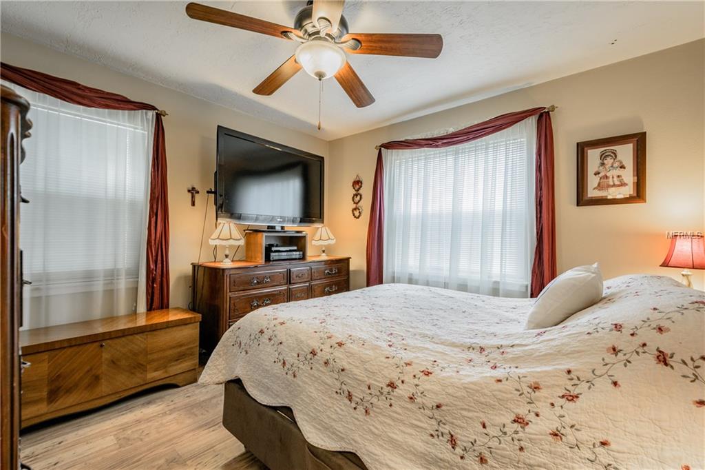 1200 4TH STREET S, SAFETY HARBOR, Florida 34695, 2 Bedrooms Bedrooms, 5 Rooms Rooms,2 BathroomsBathrooms,Residential,For sale,4TH,U7847396