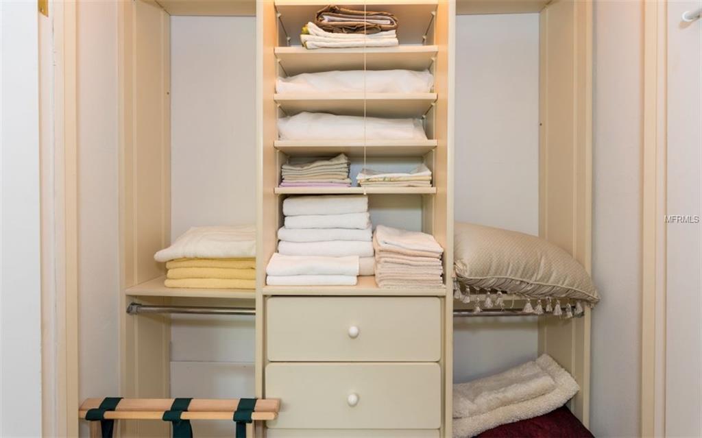 100 SANDS POINT ROAD, LONGBOAT KEY, Florida 34228, 2 Bedrooms Bedrooms, 5 Rooms Rooms,2 BathroomsBathrooms,Residential,For sale,SANDS POINT,A4165105