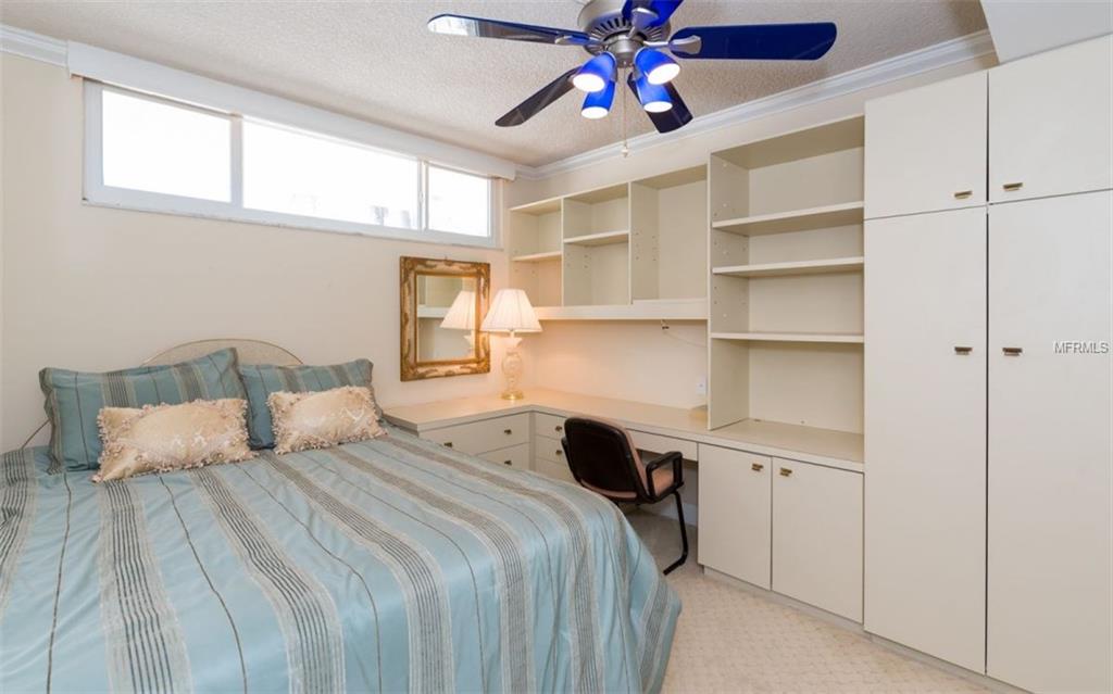100 SANDS POINT ROAD, LONGBOAT KEY, Florida 34228, 2 Bedrooms Bedrooms, 5 Rooms Rooms,2 BathroomsBathrooms,Residential,For sale,SANDS POINT,A4165105