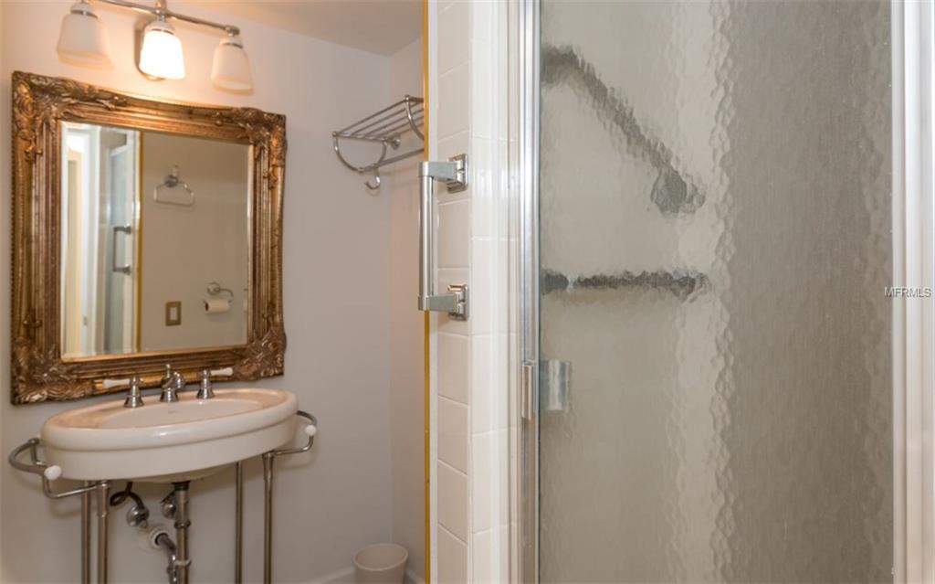 100 SANDS POINT ROAD, LONGBOAT KEY, Florida 34228, 2 Bedrooms Bedrooms, 5 Rooms Rooms,2 BathroomsBathrooms,Residential,For sale,SANDS POINT,A4165105