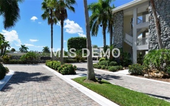 100 SANDS POINT ROAD, LONGBOAT KEY, Florida 34228, 2 Bedrooms Bedrooms, 5 Rooms Rooms,2 BathroomsBathrooms,Residential,For sale,SANDS POINT,A4165105