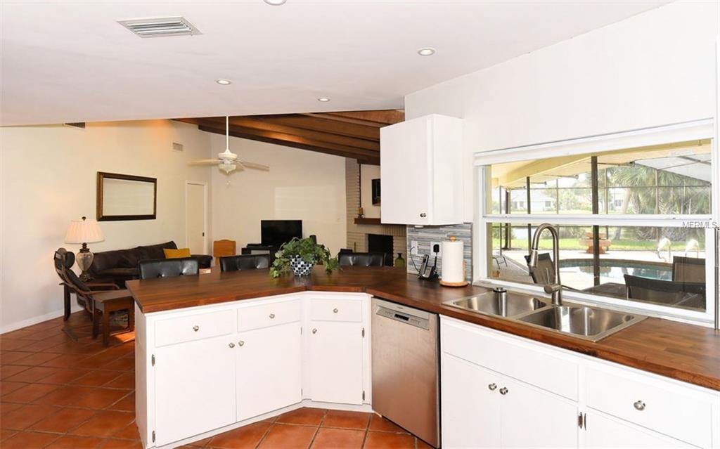 3716 TORREY PINES BOULEVARD, SARASOTA, Florida 34238, 4 Bedrooms Bedrooms, 8 Rooms Rooms,2 BathroomsBathrooms,Residential,For sale,TORREY PINES,A4197077