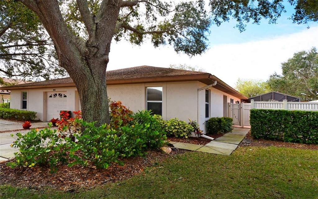 4162 CENTER POINTE CIRCLE, SARASOTA, Florida 34233, 2 Bedrooms Bedrooms, 5 Rooms Rooms,2 BathroomsBathrooms,Residential,For sale,CENTER POINTE,A4209643