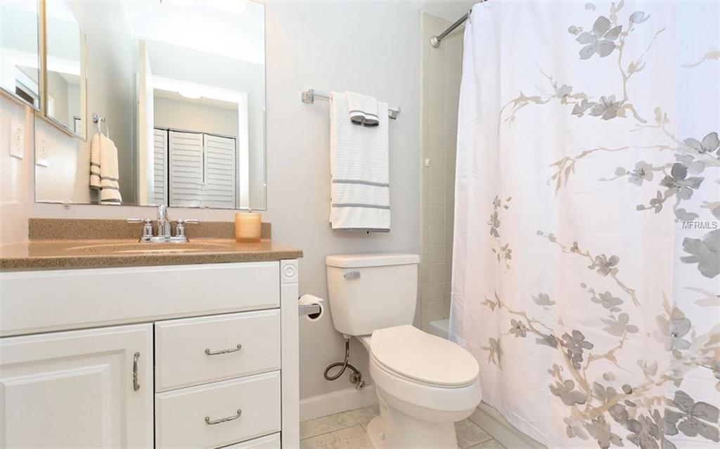4162 CENTER POINTE CIRCLE, SARASOTA, Florida 34233, 2 Bedrooms Bedrooms, 5 Rooms Rooms,2 BathroomsBathrooms,Residential,For sale,CENTER POINTE,A4209643