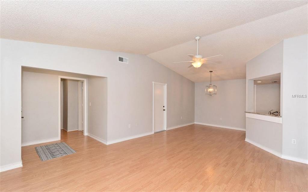 4162 CENTER POINTE CIRCLE, SARASOTA, Florida 34233, 2 Bedrooms Bedrooms, 5 Rooms Rooms,2 BathroomsBathrooms,Residential,For sale,CENTER POINTE,A4209643