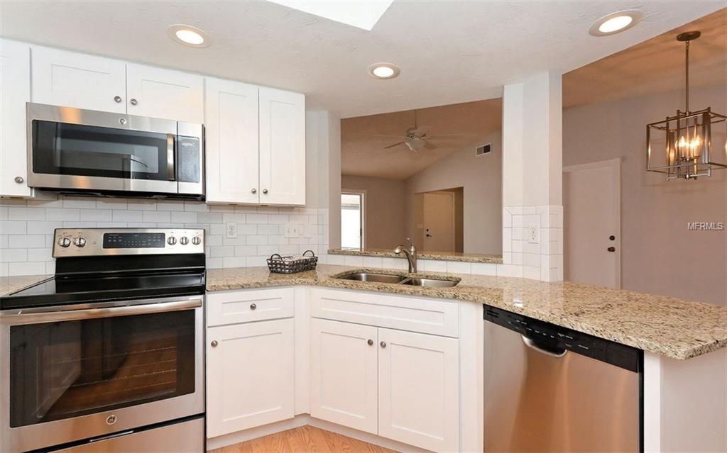 4162 CENTER POINTE CIRCLE, SARASOTA, Florida 34233, 2 Bedrooms Bedrooms, 5 Rooms Rooms,2 BathroomsBathrooms,Residential,For sale,CENTER POINTE,A4209643