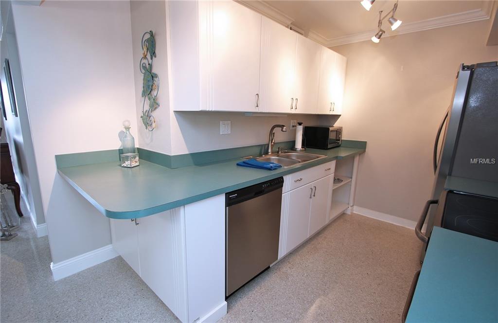 10355 PARADISE BOULEVARD, TREASURE ISLAND, Florida 33706, 2 Bedrooms Bedrooms, 3 Rooms Rooms,2 BathroomsBathrooms,Residential,For sale,PARADISE,U7847303