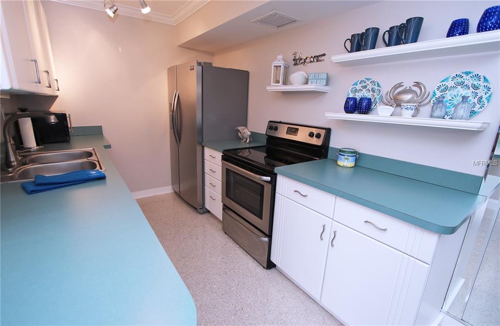 10355 PARADISE BOULEVARD, TREASURE ISLAND, Florida 33706, 2 Bedrooms Bedrooms, 3 Rooms Rooms,2 BathroomsBathrooms,Residential,For sale,PARADISE,U7847303