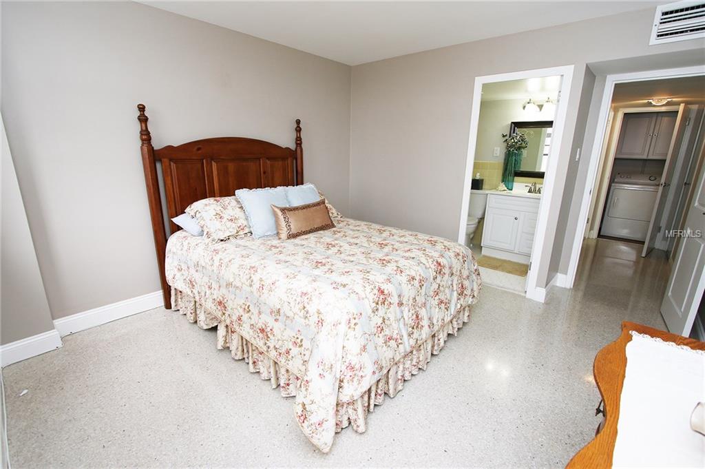 10355 PARADISE BOULEVARD, TREASURE ISLAND, Florida 33706, 2 Bedrooms Bedrooms, 3 Rooms Rooms,2 BathroomsBathrooms,Residential,For sale,PARADISE,U7847303