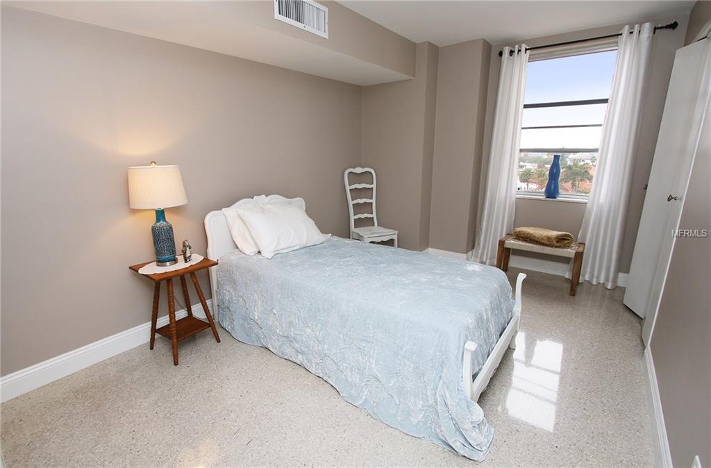 10355 PARADISE BOULEVARD, TREASURE ISLAND, Florida 33706, 2 Bedrooms Bedrooms, 3 Rooms Rooms,2 BathroomsBathrooms,Residential,For sale,PARADISE,U7847303