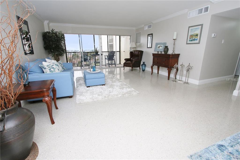 10355 PARADISE BOULEVARD, TREASURE ISLAND, Florida 33706, 2 Bedrooms Bedrooms, 3 Rooms Rooms,2 BathroomsBathrooms,Residential,For sale,PARADISE,U7847303