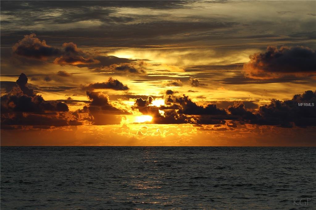 10355 PARADISE BOULEVARD, TREASURE ISLAND, Florida 33706, 2 Bedrooms Bedrooms, 3 Rooms Rooms,2 BathroomsBathrooms,Residential,For sale,PARADISE,U7847303