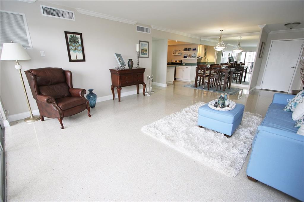 10355 PARADISE BOULEVARD, TREASURE ISLAND, Florida 33706, 2 Bedrooms Bedrooms, 3 Rooms Rooms,2 BathroomsBathrooms,Residential,For sale,PARADISE,U7847303