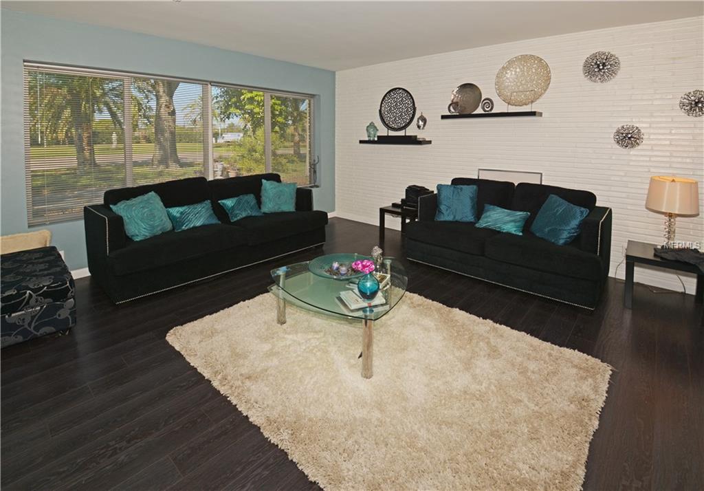 409 SNELL ISLE BOULEVARD NE, ST PETERSBURG, Florida 33704, 3 Bedrooms Bedrooms, 5 Rooms Rooms,3 BathroomsBathrooms,Residential,For sale,SNELL ISLE,U7846490