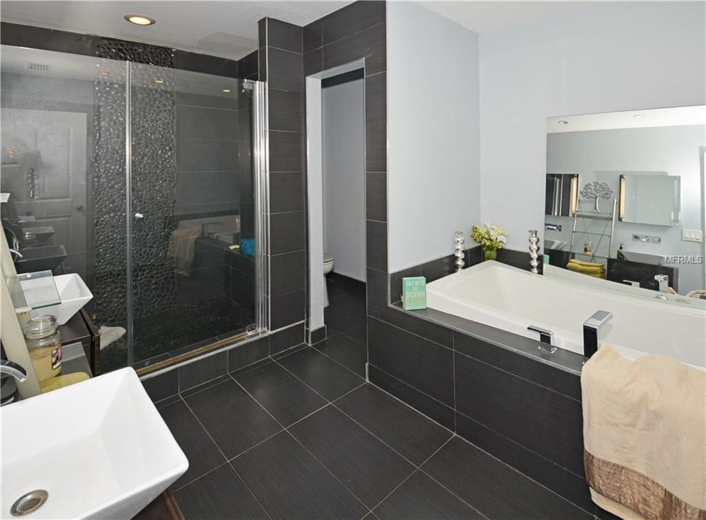 409 SNELL ISLE BOULEVARD NE, ST PETERSBURG, Florida 33704, 3 Bedrooms Bedrooms, 5 Rooms Rooms,3 BathroomsBathrooms,Residential,For sale,SNELL ISLE,U7846490