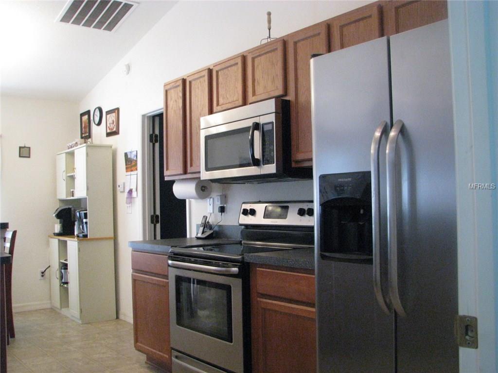 21 SEQUOIA LOOP COURT, OCKLAWAHA, Florida 32179, 3 Bedrooms Bedrooms, 7 Rooms Rooms,2 BathroomsBathrooms,Residential,For sale,SEQUOIA LOOP COURT,G4848371