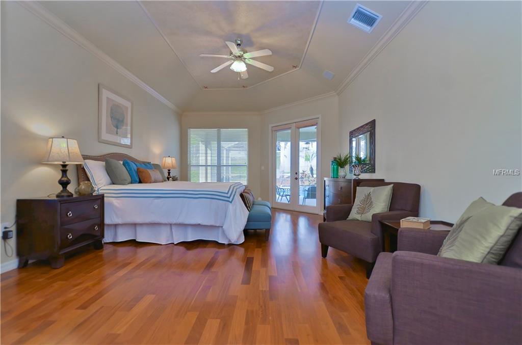 18919 SAINT LAURENT DRIVE, LUTZ, Florida 33558, 5 Bedrooms Bedrooms, 7 Rooms Rooms,4 BathroomsBathrooms,Residential,For sale,SAINT LAURENT,T2887170