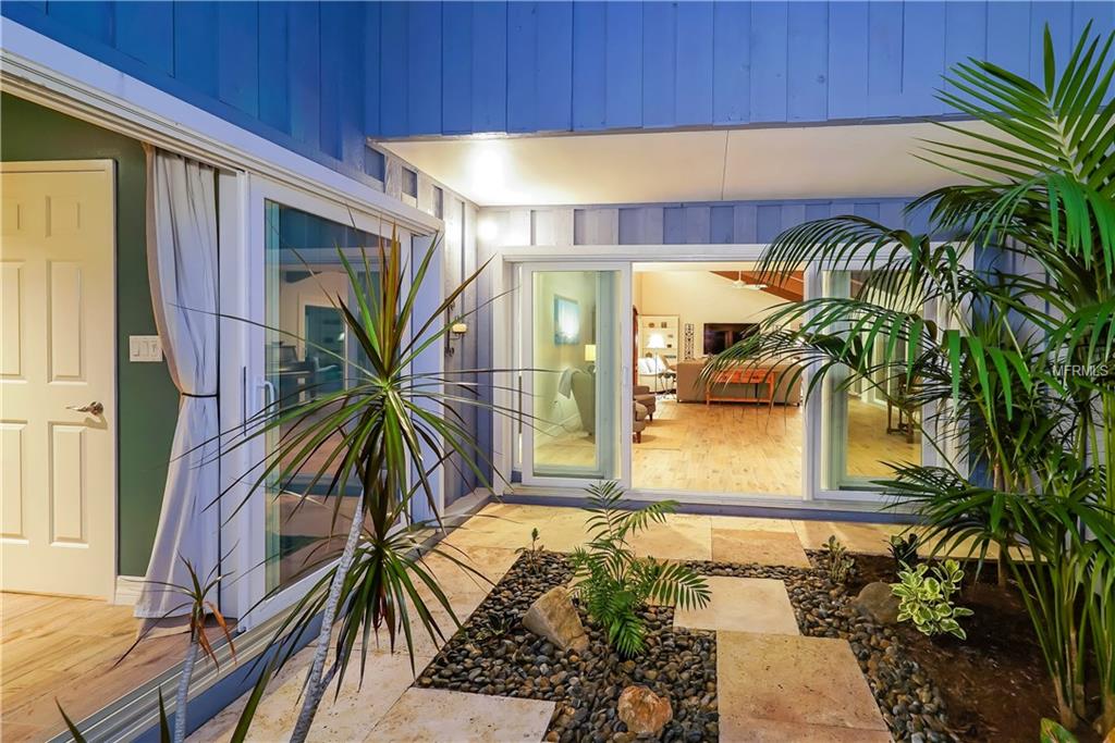 510 BLUE JAY PLACE, SARASOTA, Florida 34236, 3 Bedrooms Bedrooms, 9 Rooms Rooms,3 BathroomsBathrooms,Residential,For sale,BLUE JAY,A4197083