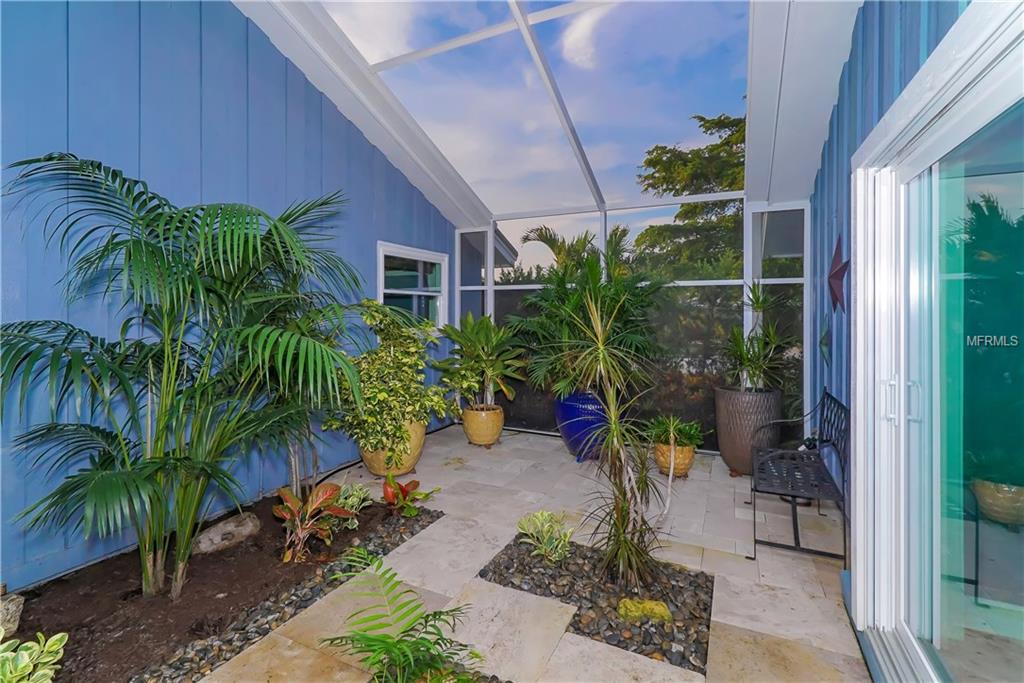 510 BLUE JAY PLACE, SARASOTA, Florida 34236, 3 Bedrooms Bedrooms, 9 Rooms Rooms,3 BathroomsBathrooms,Residential,For sale,BLUE JAY,A4197083