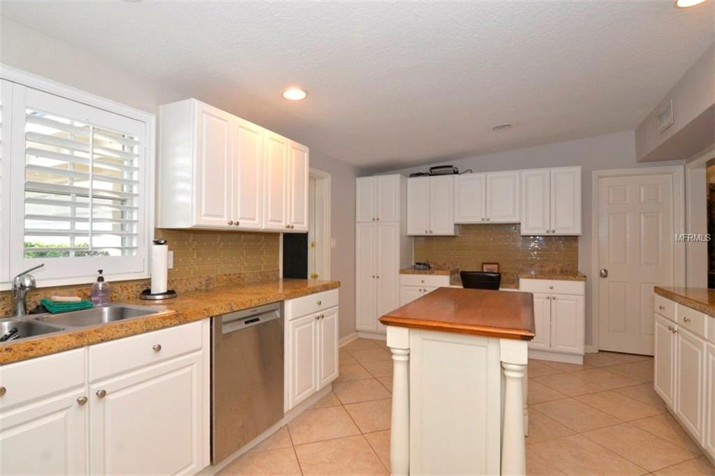 970 MOJAVE TRAIL, MAITLAND, Florida 32751, 4 Bedrooms Bedrooms, 5 Rooms Rooms,2 BathroomsBathrooms,Residential,For sale,MOJAVE,O5541970