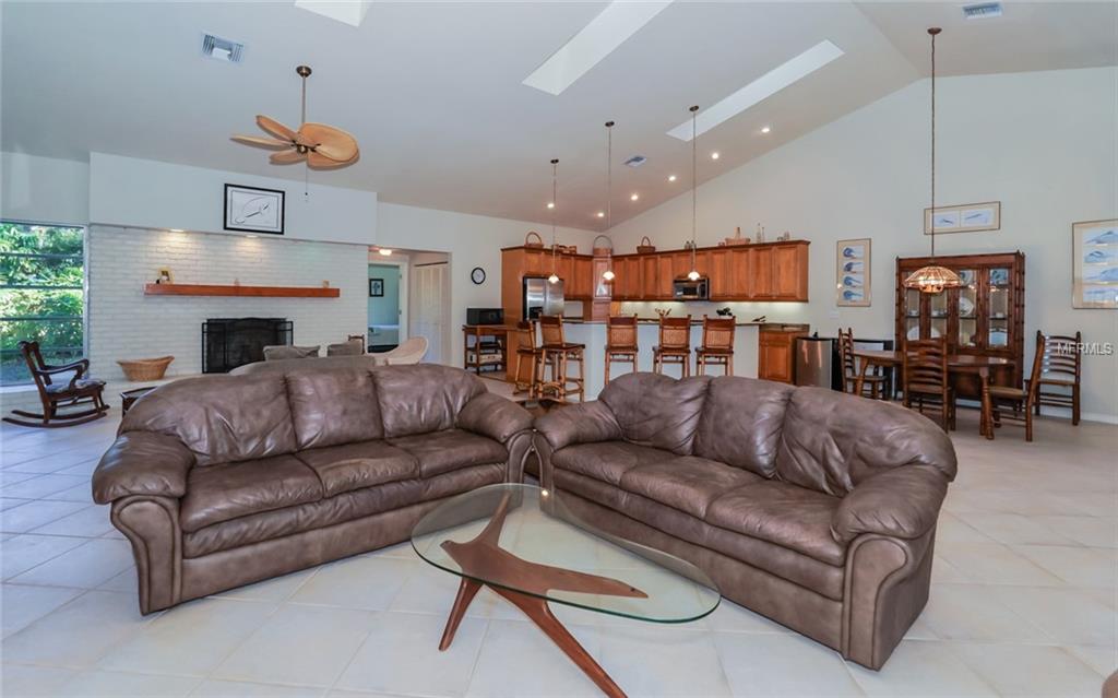 1631 SPRING CREEK DRIVE, SARASOTA, Florida 34239, 4 Bedrooms Bedrooms, 6 Rooms Rooms,3 BathroomsBathrooms,Residential,For sale,SPRING CREEK,A4209885