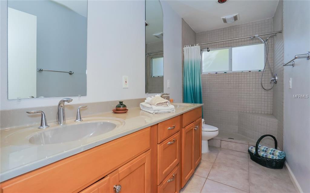 1631 SPRING CREEK DRIVE, SARASOTA, Florida 34239, 4 Bedrooms Bedrooms, 6 Rooms Rooms,3 BathroomsBathrooms,Residential,For sale,SPRING CREEK,A4209885