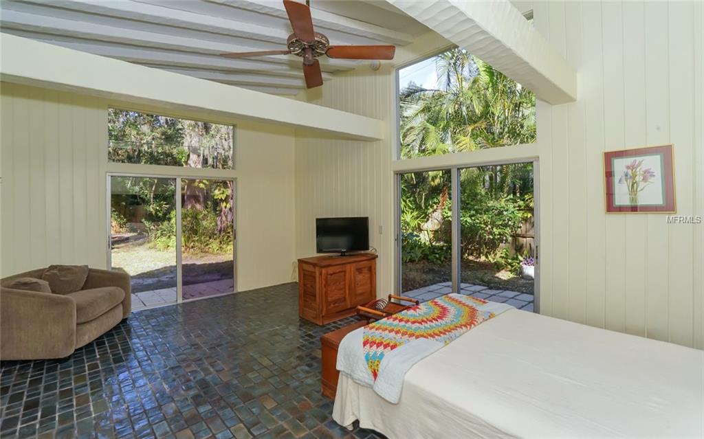 1631 SPRING CREEK DRIVE, SARASOTA, Florida 34239, 4 Bedrooms Bedrooms, 6 Rooms Rooms,3 BathroomsBathrooms,Residential,For sale,SPRING CREEK,A4209885