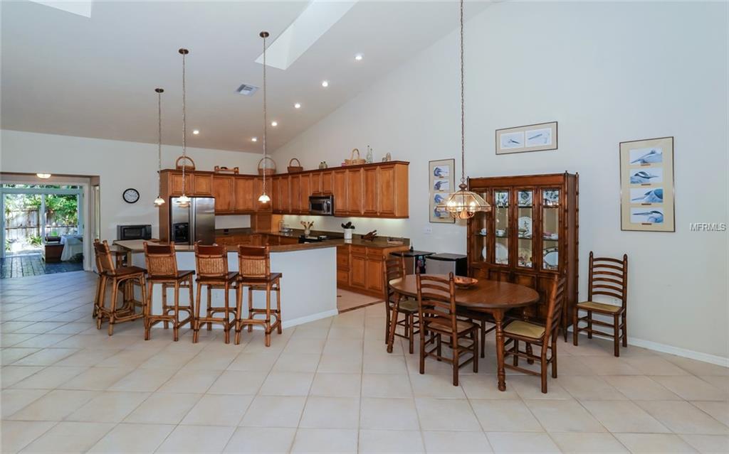 1631 SPRING CREEK DRIVE, SARASOTA, Florida 34239, 4 Bedrooms Bedrooms, 6 Rooms Rooms,3 BathroomsBathrooms,Residential,For sale,SPRING CREEK,A4209885