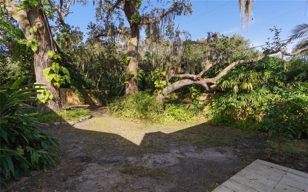 1631 SPRING CREEK DRIVE, SARASOTA, Florida 34239, 4 Bedrooms Bedrooms, 6 Rooms Rooms,3 BathroomsBathrooms,Residential,For sale,SPRING CREEK,A4209885