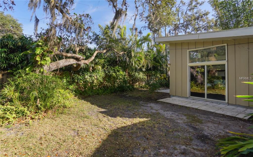 1631 SPRING CREEK DRIVE, SARASOTA, Florida 34239, 4 Bedrooms Bedrooms, 6 Rooms Rooms,3 BathroomsBathrooms,Residential,For sale,SPRING CREEK,A4209885