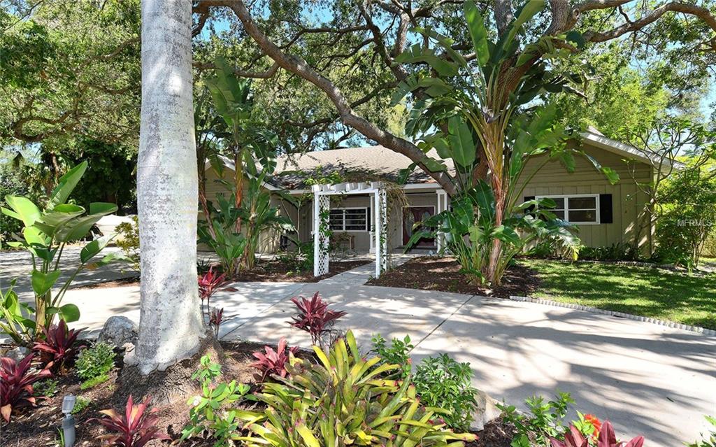 1631 SPRING CREEK DRIVE, SARASOTA, Florida 34239, 4 Bedrooms Bedrooms, 6 Rooms Rooms,3 BathroomsBathrooms,Residential,For sale,SPRING CREEK,A4209885