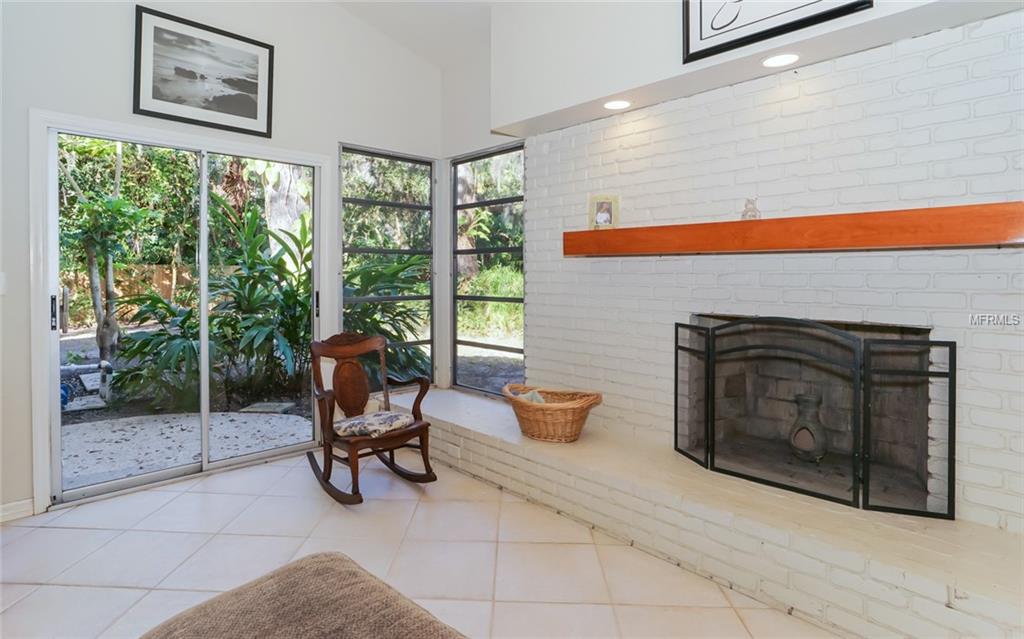 1631 SPRING CREEK DRIVE, SARASOTA, Florida 34239, 4 Bedrooms Bedrooms, 6 Rooms Rooms,3 BathroomsBathrooms,Residential,For sale,SPRING CREEK,A4209885