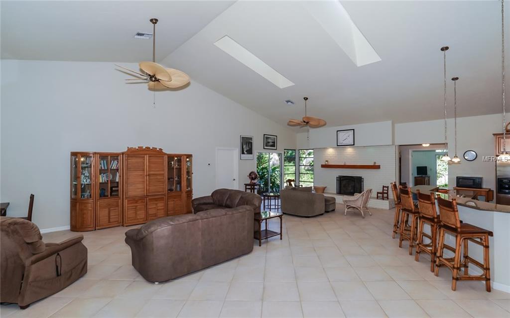 1631 SPRING CREEK DRIVE, SARASOTA, Florida 34239, 4 Bedrooms Bedrooms, 6 Rooms Rooms,3 BathroomsBathrooms,Residential,For sale,SPRING CREEK,A4209885